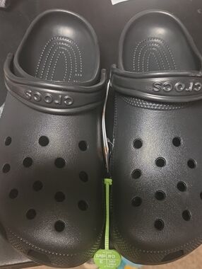 CROCS Classic Clog in Black
